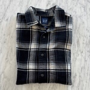 GAP Men's Black and Gray Plaid Button Down Shirt